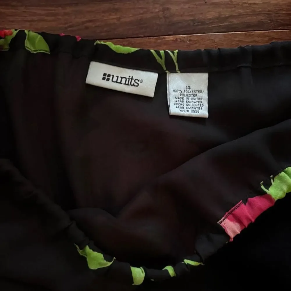 Units Women's Black and Red Skirt